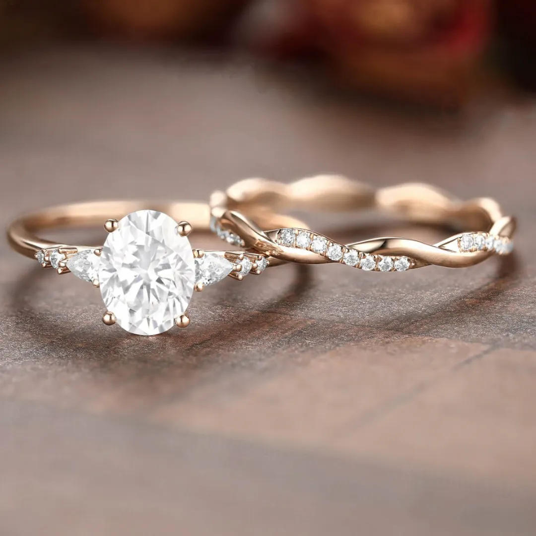 /public/photos/live/Oval cut Moissanite Anniversary Ring Set-1101 (4).webp